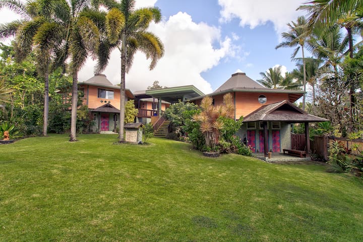 Balinese Beach House With Pool