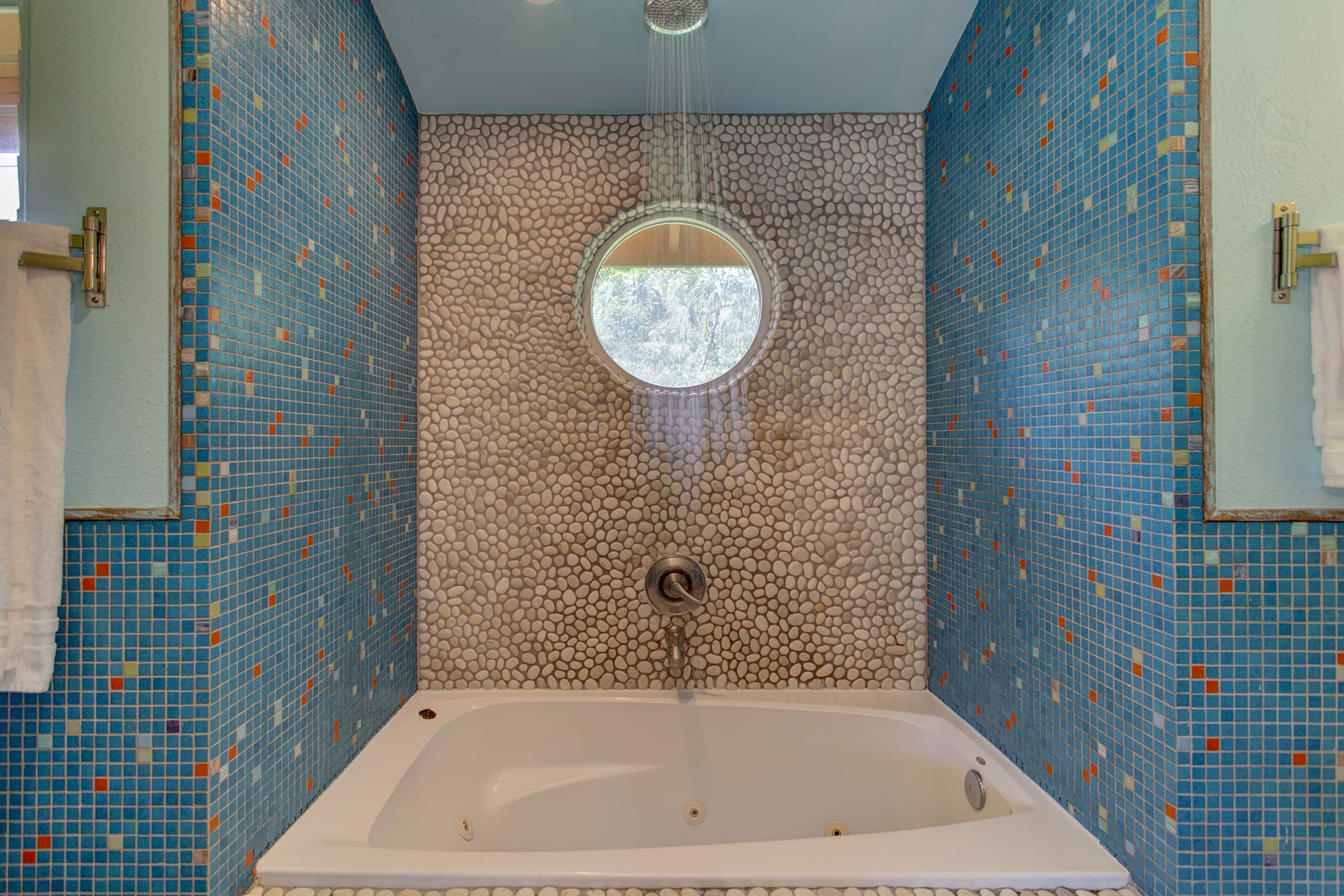 Home in Pahoa · ★4.92 · 3 bedrooms · 6 beds · 4 private baths - Image 46