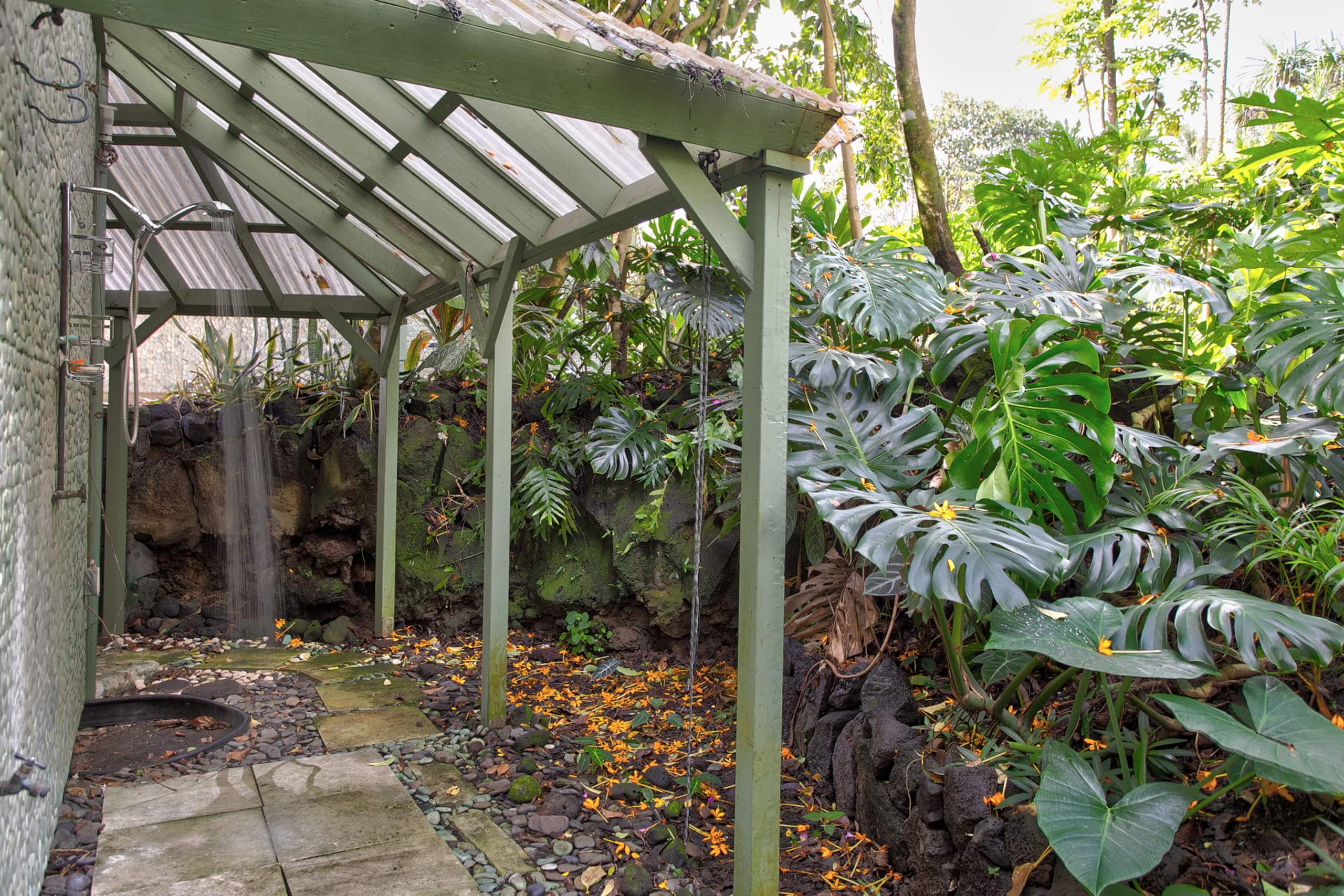 Home in Pahoa · ★4.92 · 3 bedrooms · 6 beds · 4 private baths - Image 62