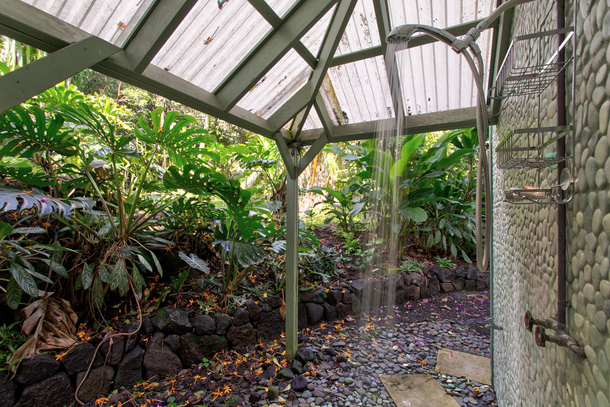 Home in Pahoa · ★4.92 · 3 bedrooms · 6 beds · 4 private baths - Image 19