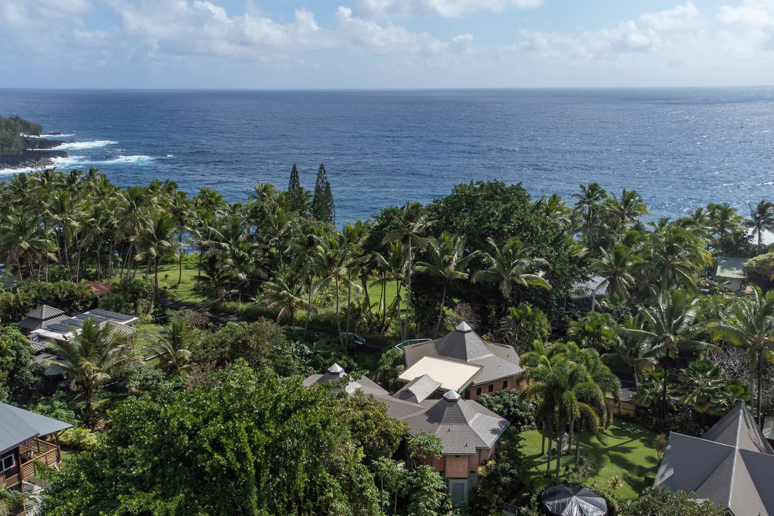 Home in Pahoa · ★4.92 · 3 bedrooms · 6 beds · 4 private baths - Image 7