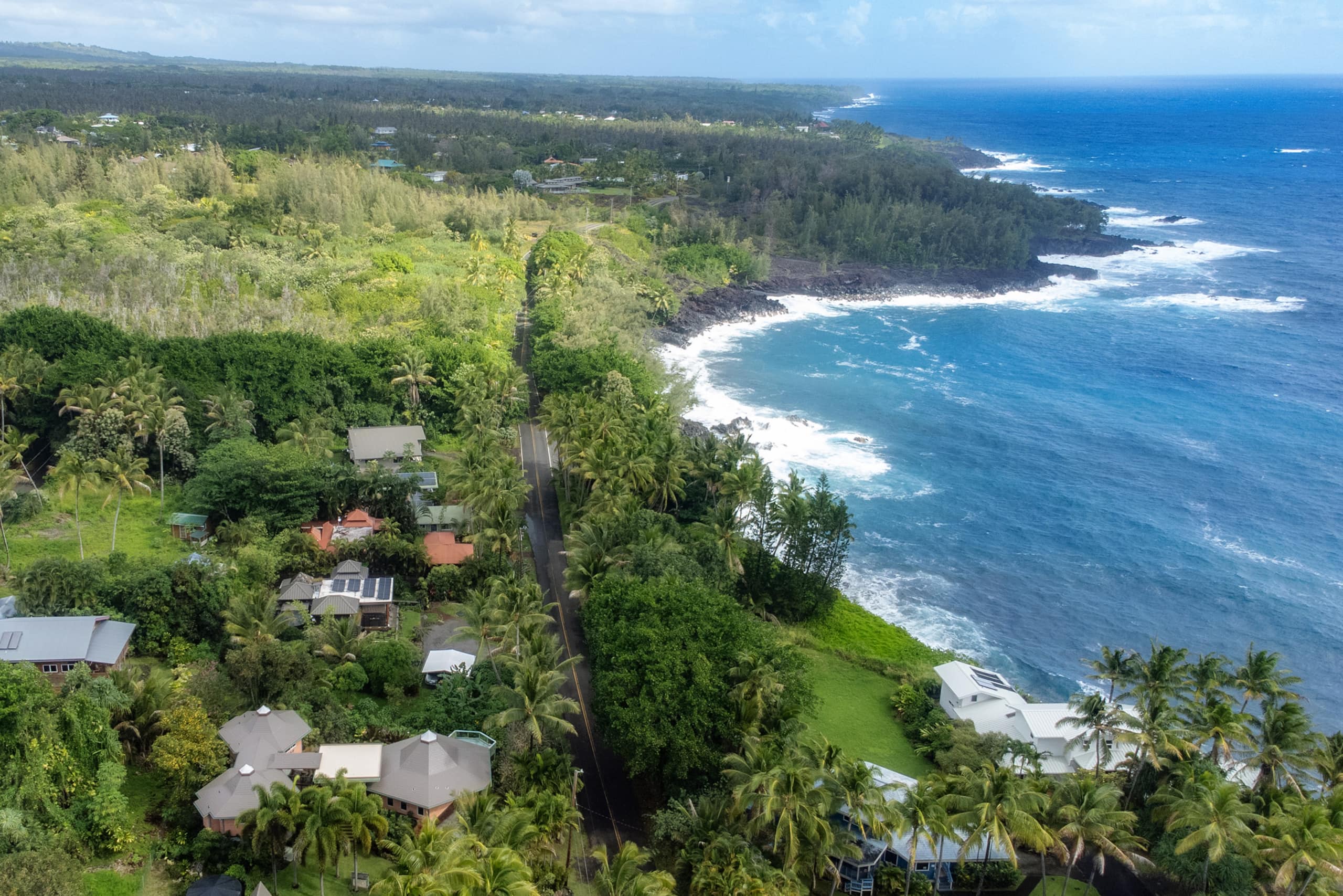 Home in Pahoa · ★4.92 · 3 bedrooms · 6 beds · 4 private baths - Image 14