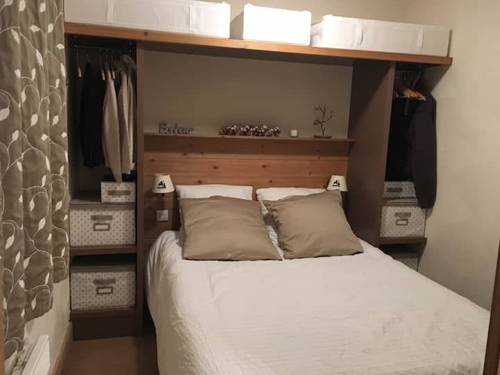 Chumba tofauti na watu 2 kitanda katika 140