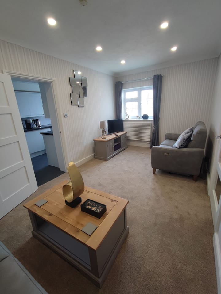 Apartment 3, A Stunning 2-bed, 2-bathroomed Suite. - Chichester