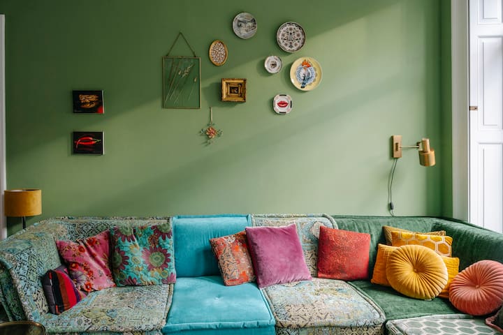 Prachtig herenhuis met grote tuin en tuinhuis gallery image 2