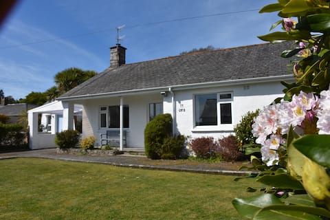 Ty Gwyn, Llanbedrog, 5 minute walk to Beach