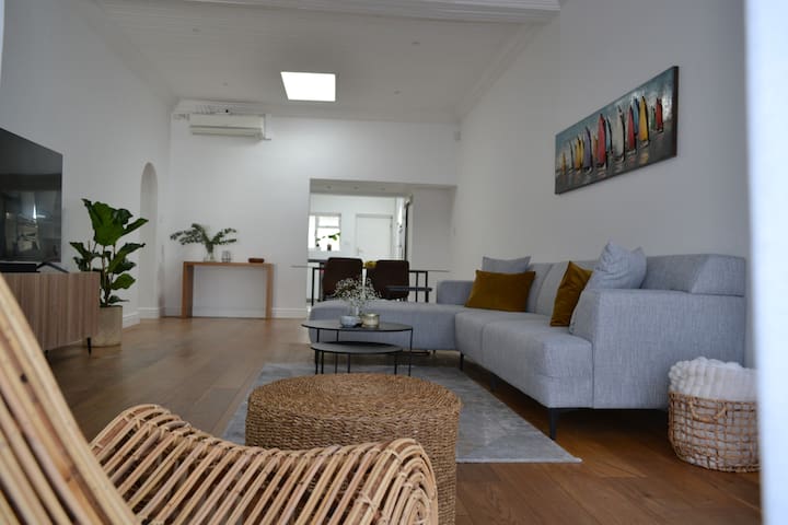 Entire house 2-bedroom, garden and backup power