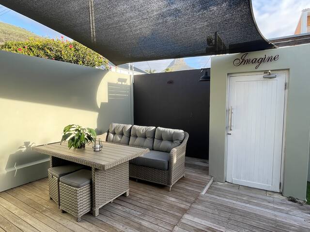 Entire house 2-bedroom, garden and backup power gallery image 5