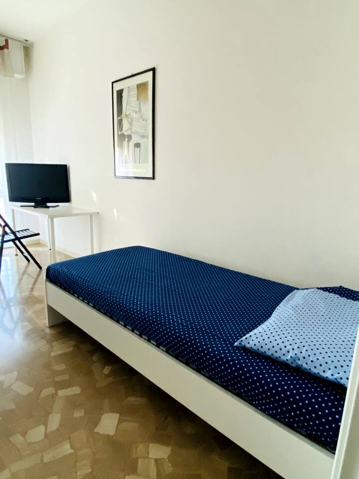 Private Room Bologna near Fair and Hospital Apartments for Rent in