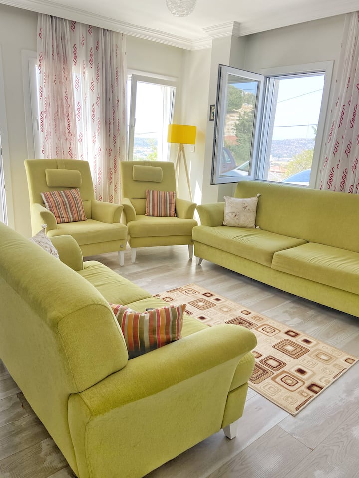 Ferah Giriş Katı Modern Daire - Çeşme