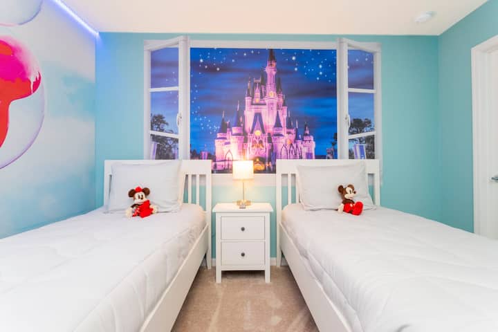 Mickey Room a MInnie
TV