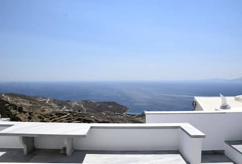 Empyrean Cycladic House in Kardiani Village