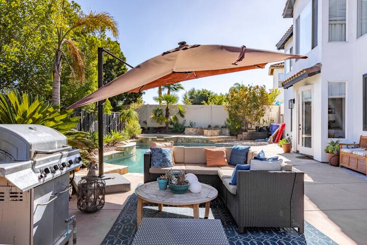 Stylish 4-bedroom home with Pool and Jacuzzi gallery image 2