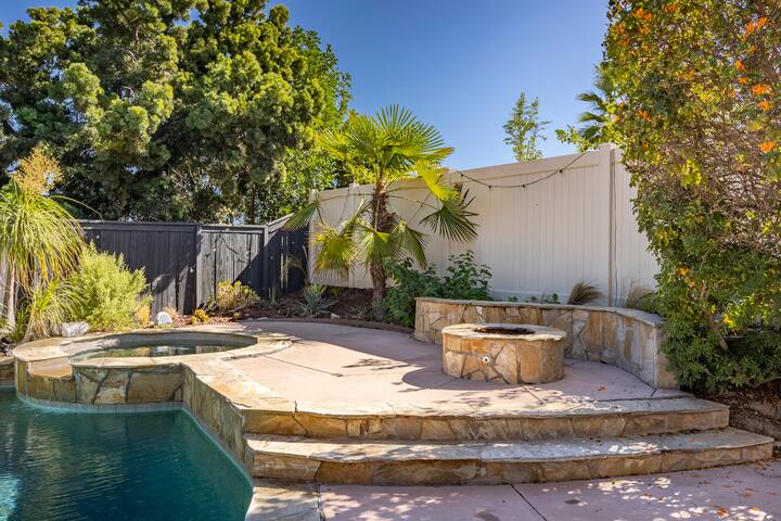 Stylish 4-bedroom home with Pool and Jacuzzi gallery image 4