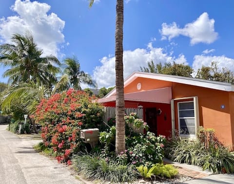 Successful Airbnb property: Surf Rd. Cottage, Unit 2, just steps to the beach in West Palm Beach / Boca Raton