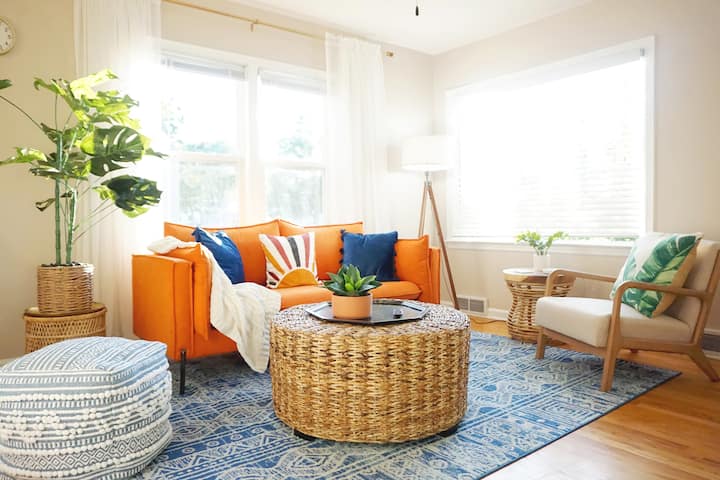 Vibrant Getaway! Sleeps 10. King Beds & 2 Baths