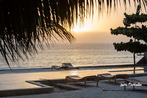 Private Beach Villa Ocean view pool 8 Rooms 21 PAX