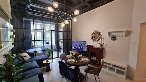 Top performing Airbnb: "Onyx" apartment in the center in Ołbin