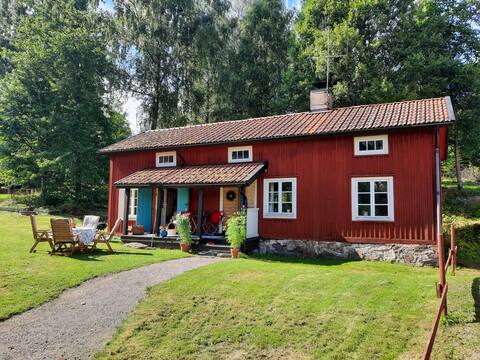 Lillstuga on farm with lovely lake view