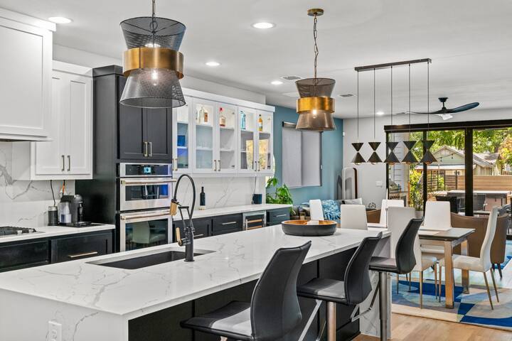 Hot Tub – Lux on 4th gallery image 4