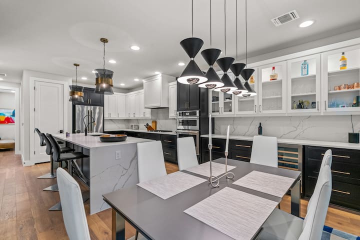 Hot Tub – Lux on 4th gallery image 2