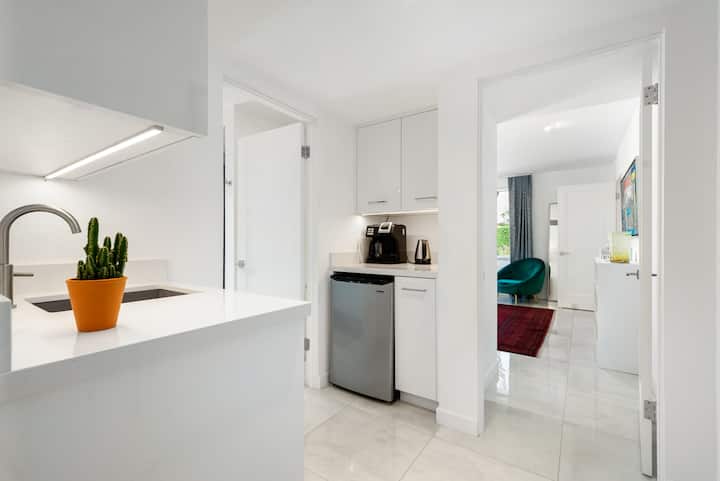 Elegant 1-bedroom Suite With King Bed And Pool - Palm Springs, CA