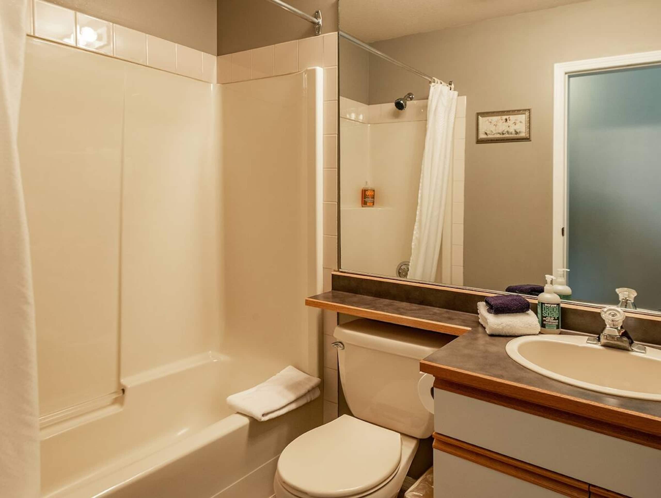 Private Suite | Sauna | Hot Tub - Photo 3
