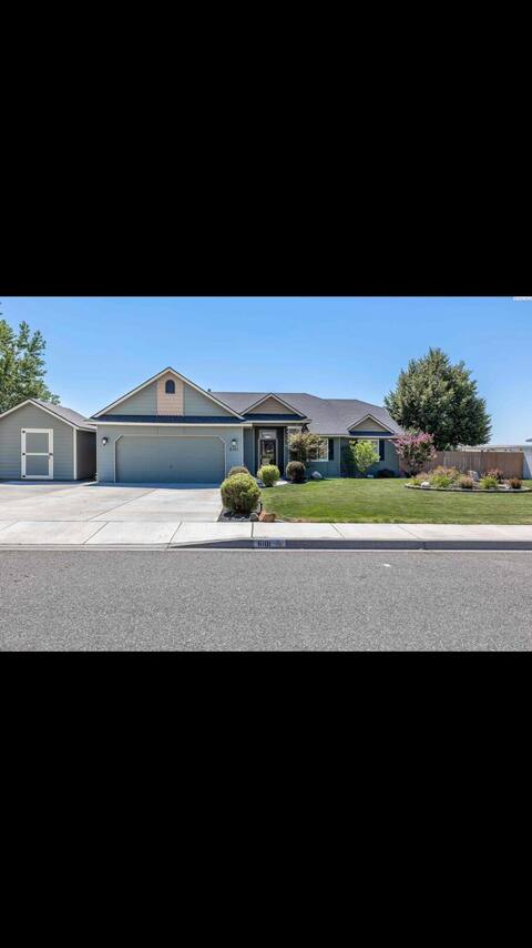 Executive home, family sized comfort, winery row!