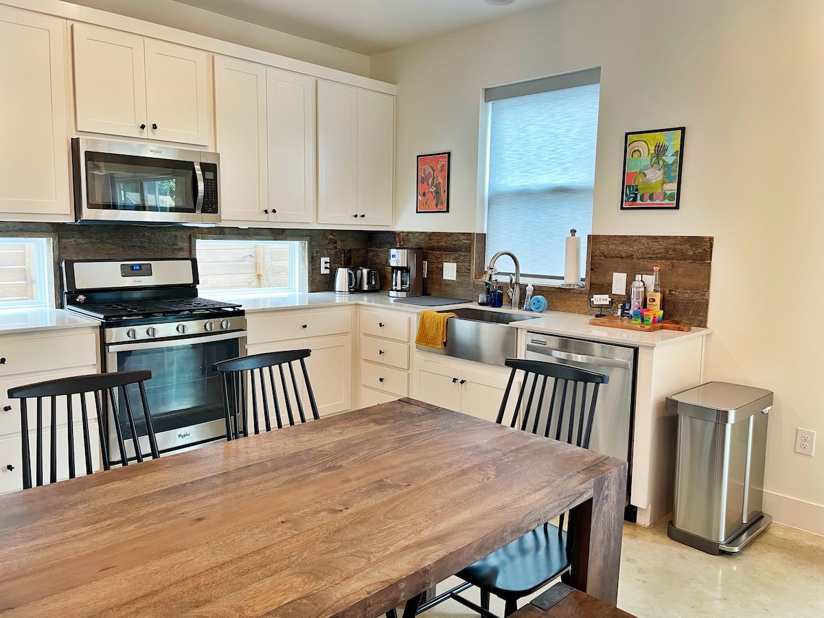 Coldest AC! Cute Home w/ Yard - Trendy East Austin