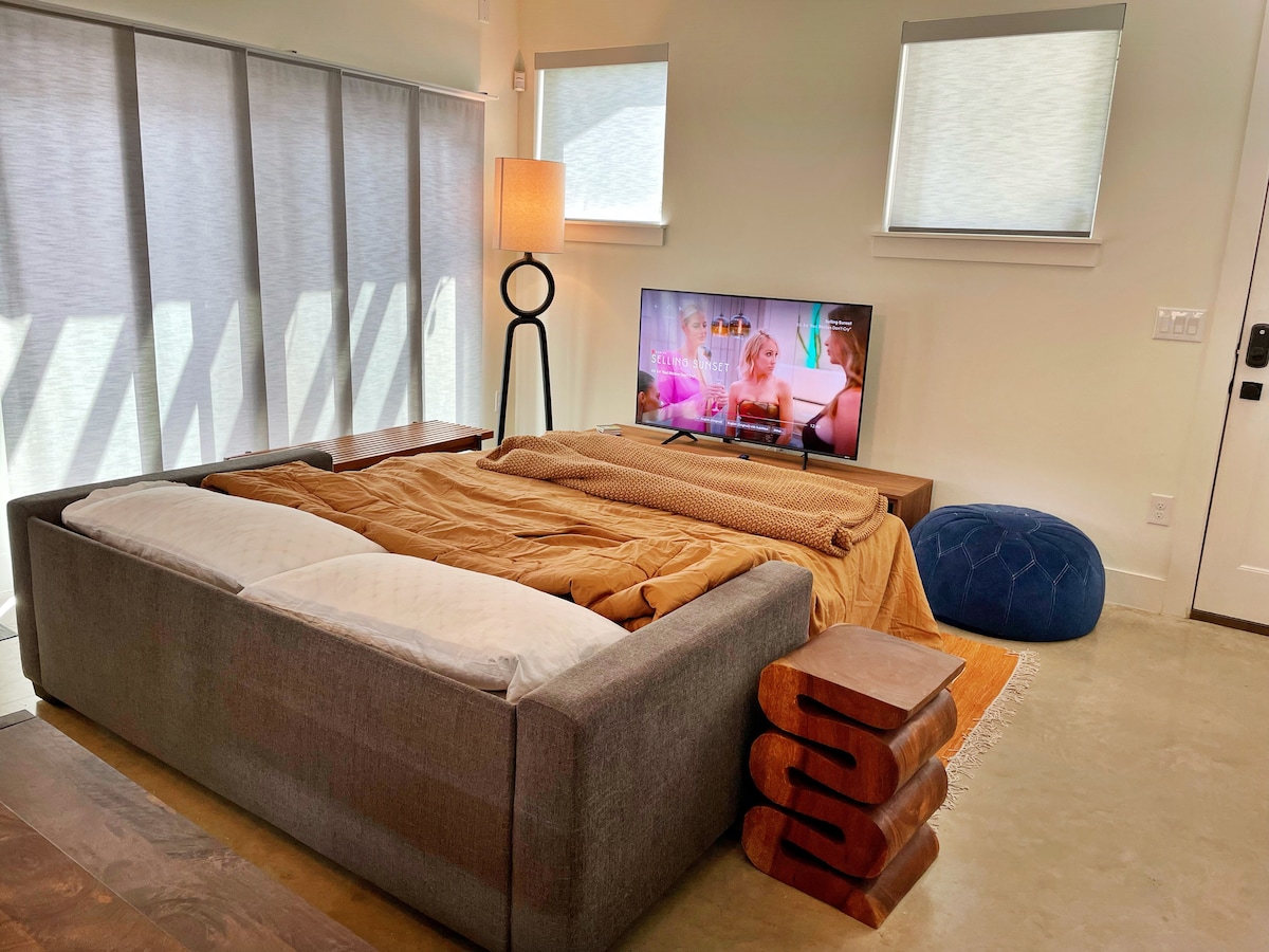 Coldest AC! Cute Home w/ Yard - Trendy East Austin
