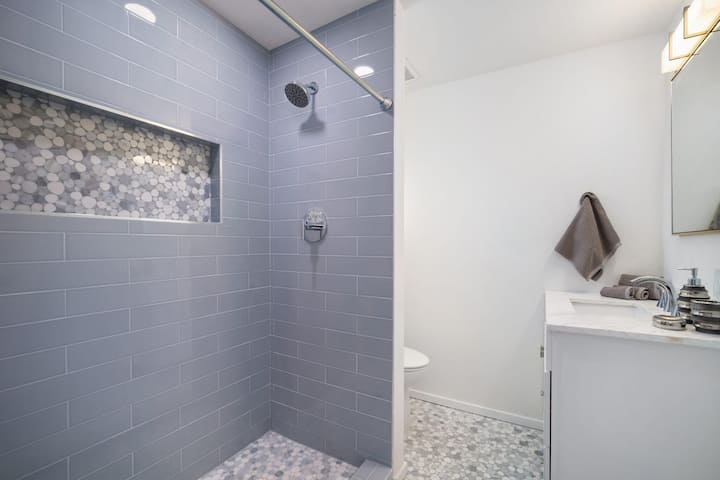 Ცალკე სააბაზანო მთავარ საძინებელში