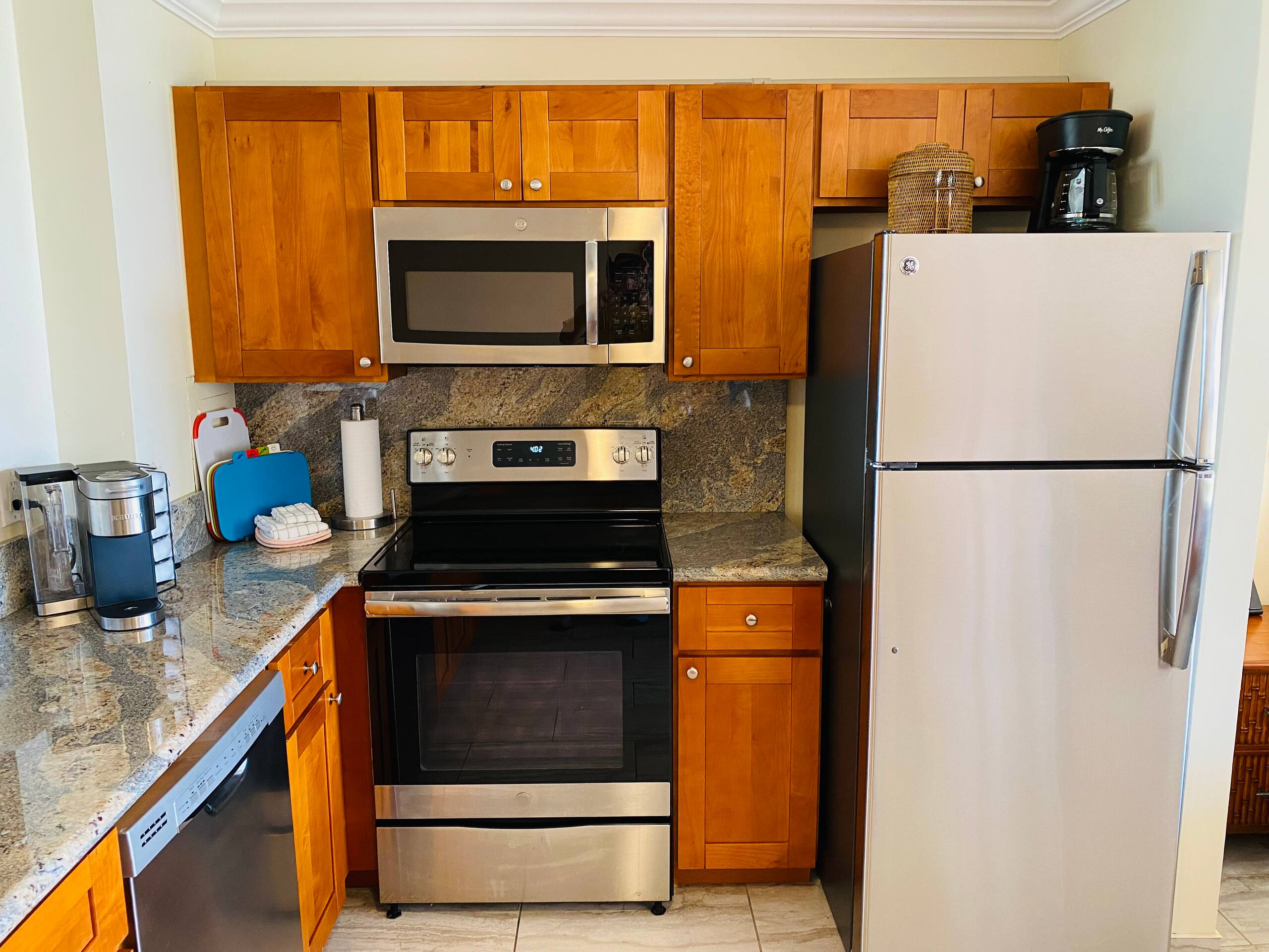 Condo in Lahaina · ★4.9 · Studio · 2 beds · 1 bath - Image 4
