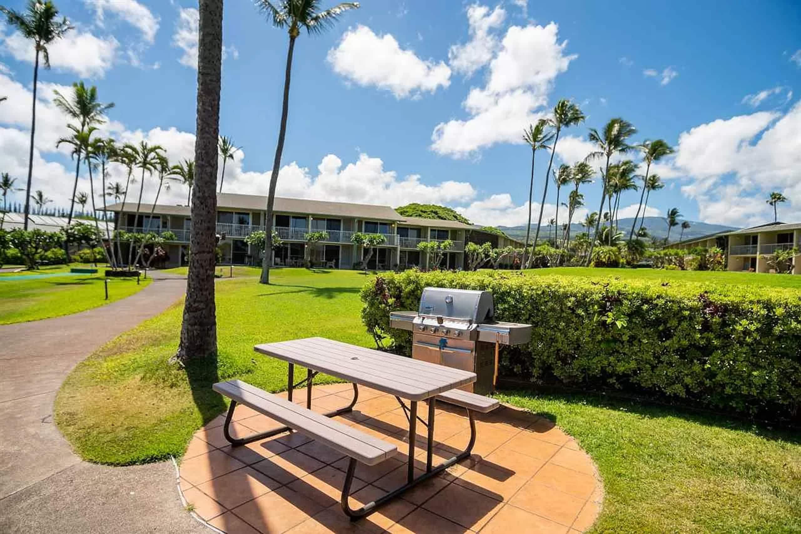 Condo in Lahaina · ★4.9 · Studio · 2 beds · 1 bath - Image 19
