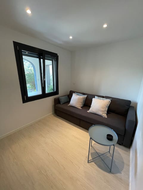 Popular Airbnb listing: Superb apartment with pool and view in Marseille