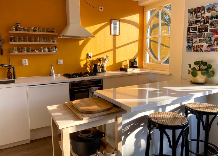 Modern apartment next to Westerpark Condominiums for Rent in