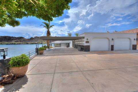 Luxury River Front House - Moovalya Keys