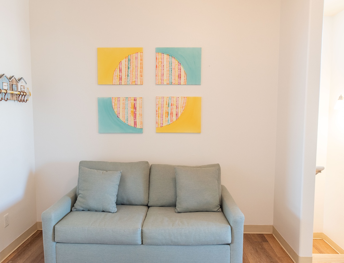 Sofá cama en la zona común de arriba