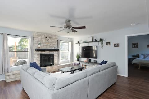 Top performing Airbnb: 4BR/3BA | HUGE Private Pool | Great Location in Huebner/Leon Creeks