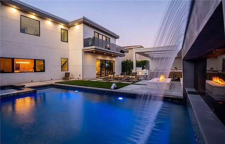 Oasis Villa w/ private pool gallery image 3