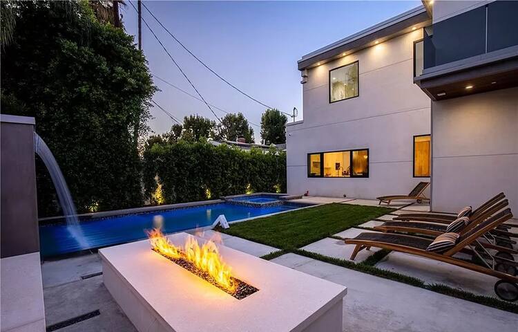 Oasis Villa w/ private pool gallery image 4