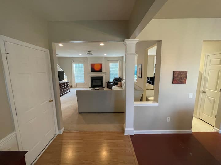 Ballantyne Getaway/3 Bdrm Townhome/ 2 Cars Only! - シャーロット, NC