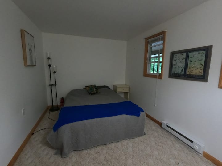 Bedroom 2 - queen bed