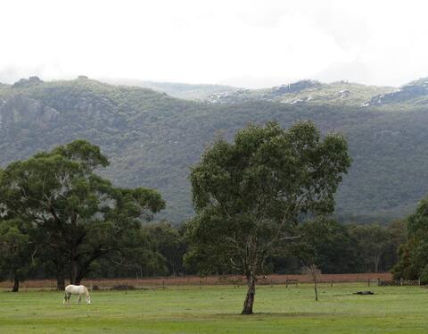 Beautiful Grampians views, comfort, space & peace