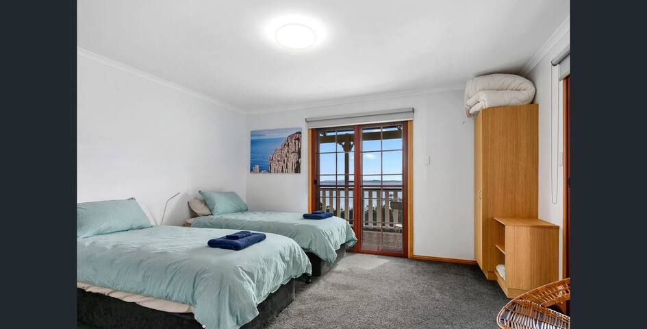 Three Capes and Tasman Lodge for small groups gallery image 2