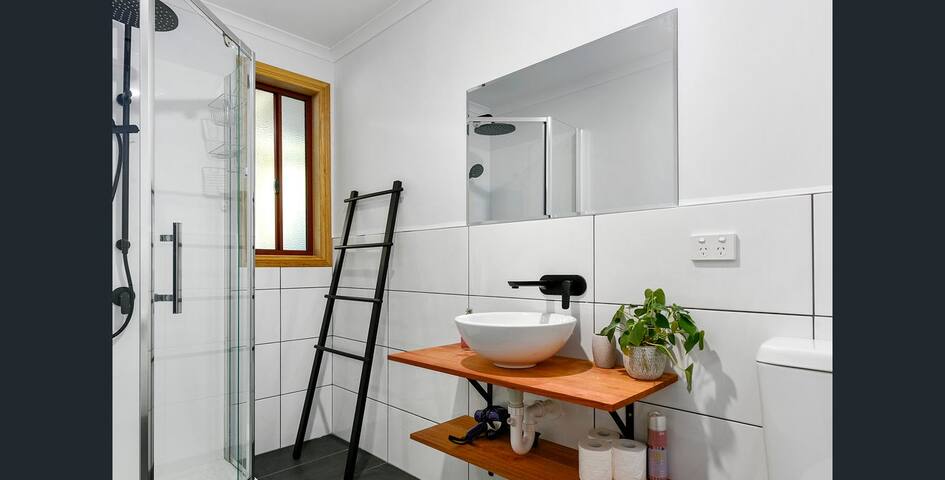 Three Capes and Tasman Lodge for small groups gallery image 3