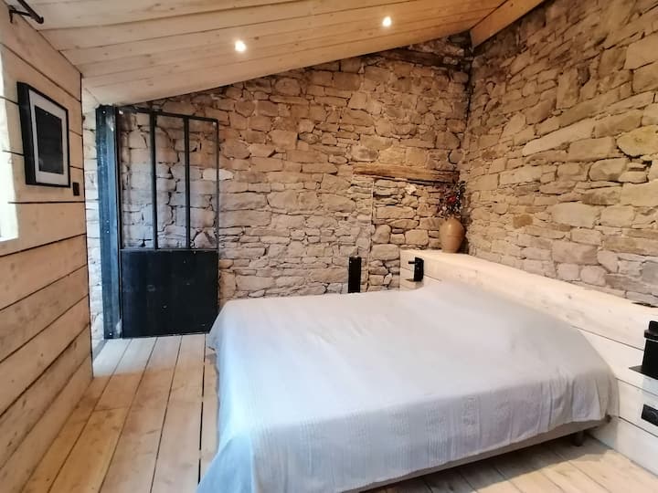 Висока спалня с 1 легло 160 x 200