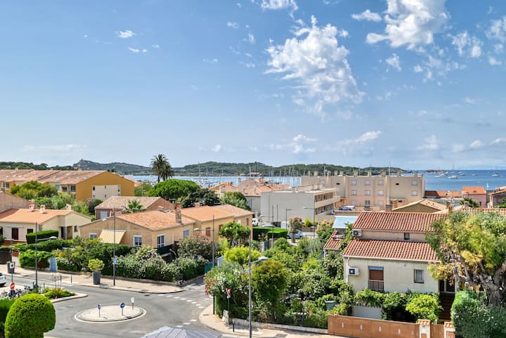 Plage de la Coudoulière Vacation Rentals & Homes - Provence-Alpes-Côte  d'Azur, France | Airbnb