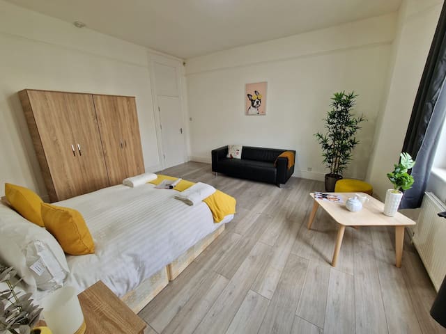 Spacious 4 Bedroom apartment in amazing location