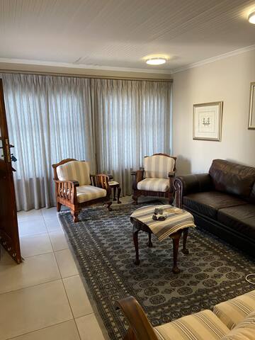 Comfortable beachfront house Western Cape gallery image 3