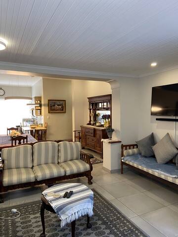 Comfortable beachfront house Western Cape gallery image 4